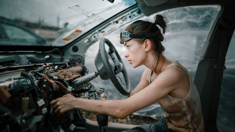 The girl repair the car