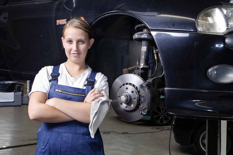Woman Locksmith for Car Repair