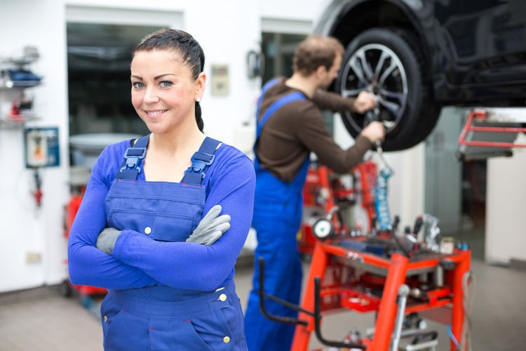 Girls Auto mechanics are real