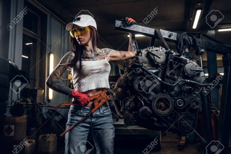 Girl mechanic aesthetics
