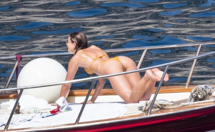 Fleets on the cheeks of girls