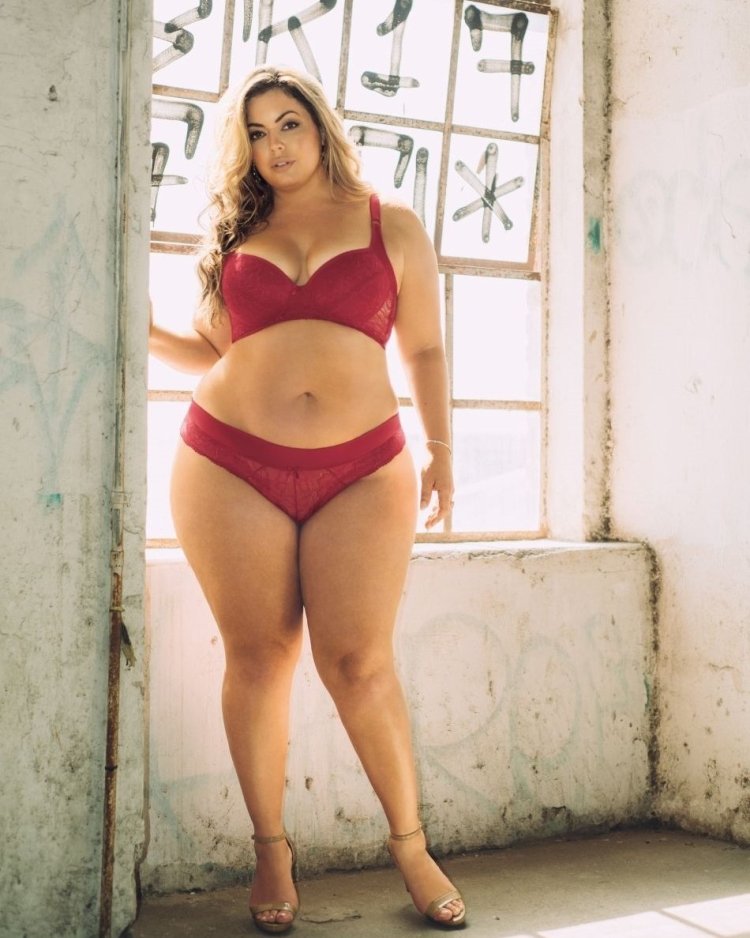 Fluvia Lacerda Plus Size