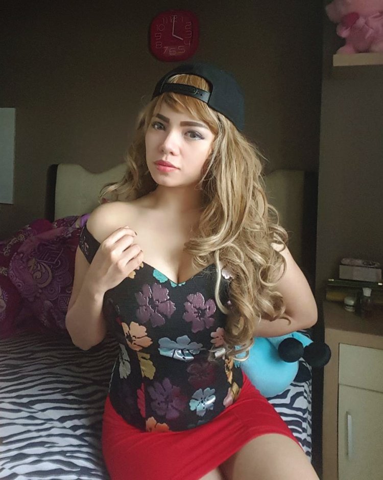 Dinar Candy Photoshoot Toket