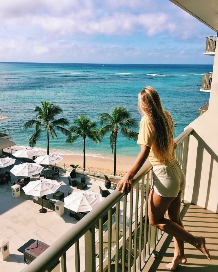 Girls Blonde in hotels