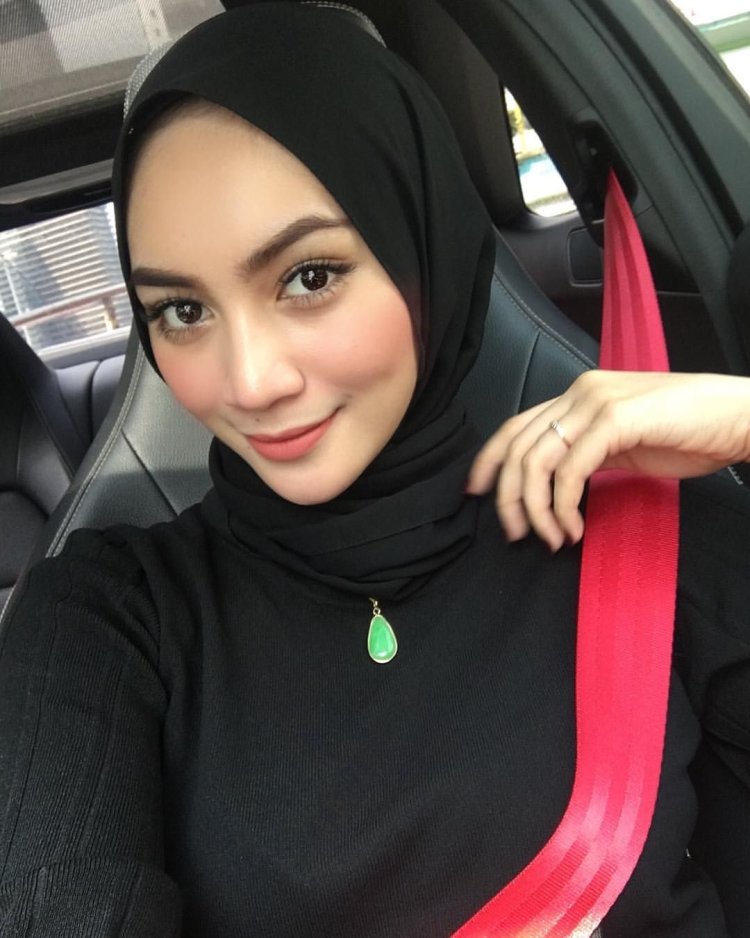 Beautiful Muslim girls photo