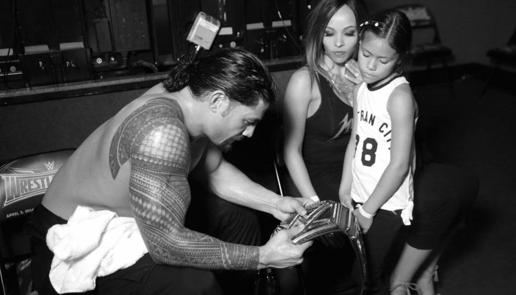 Roman Reigns wife son daughter