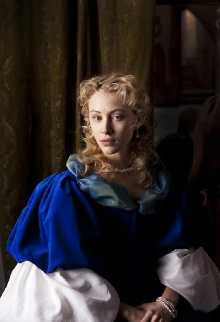 Sarah Gadon in Dracula's film