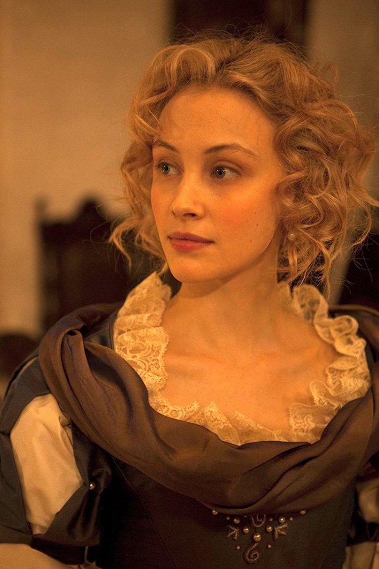 Sarah Gadon Girl King
