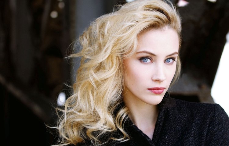 Sarah Gadon