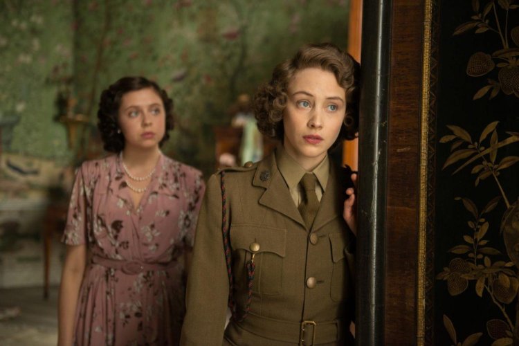 Sarah Gadon London holidays