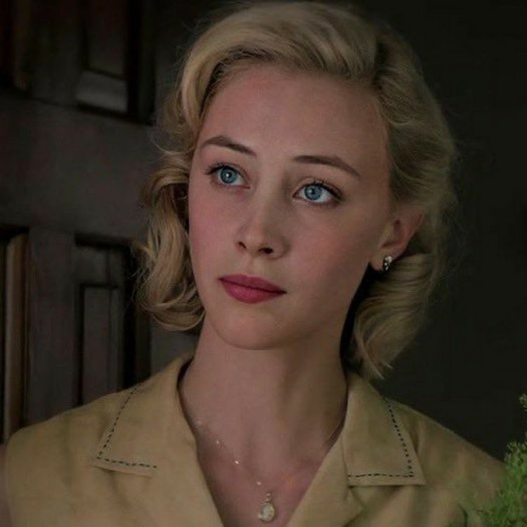 Sarah Gadon in the series 11.22.63