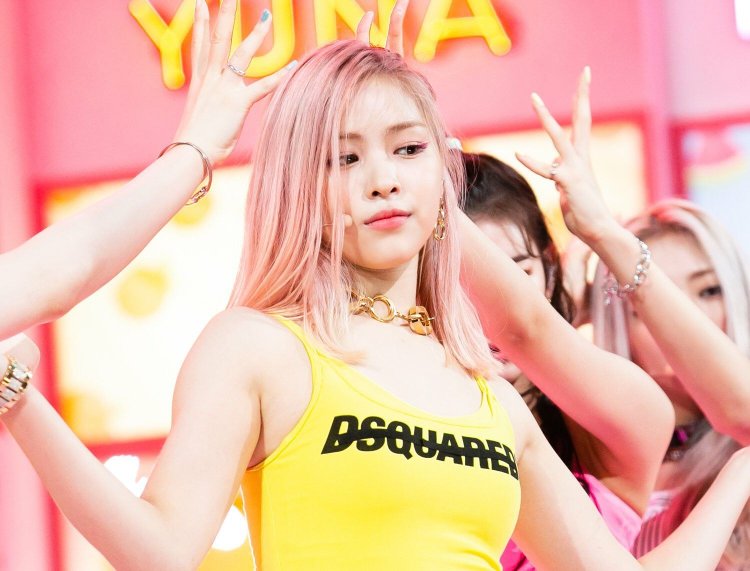 Itzy in yellow