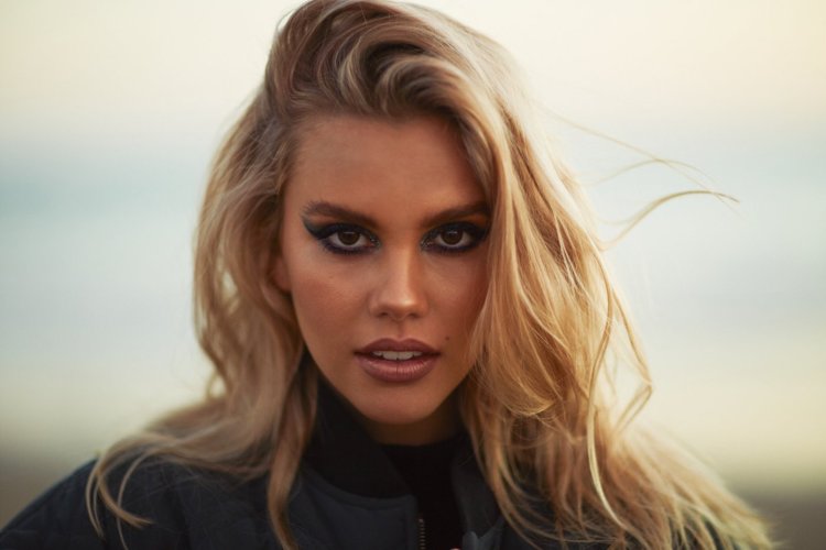 Cross Cross eyebrows