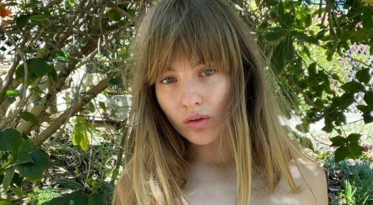 Victoria de Angelis Toples