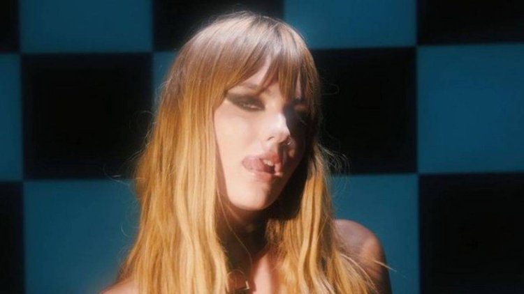 Victoria de Angelis chest