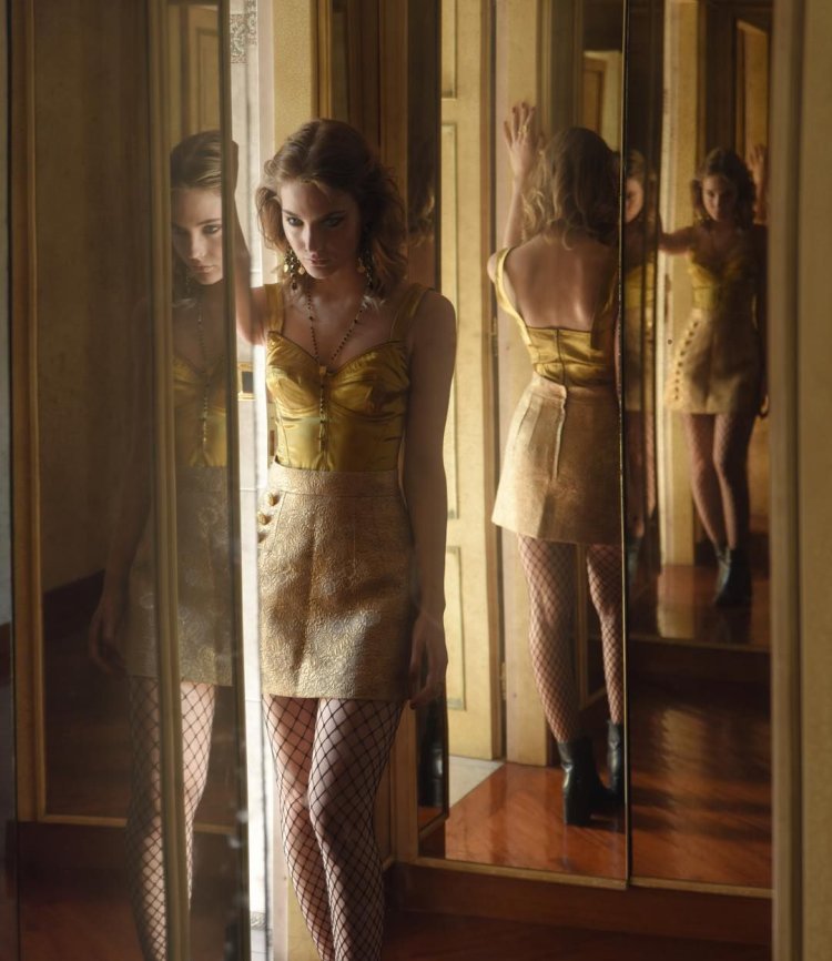 Victoria de Angelis style of clothing