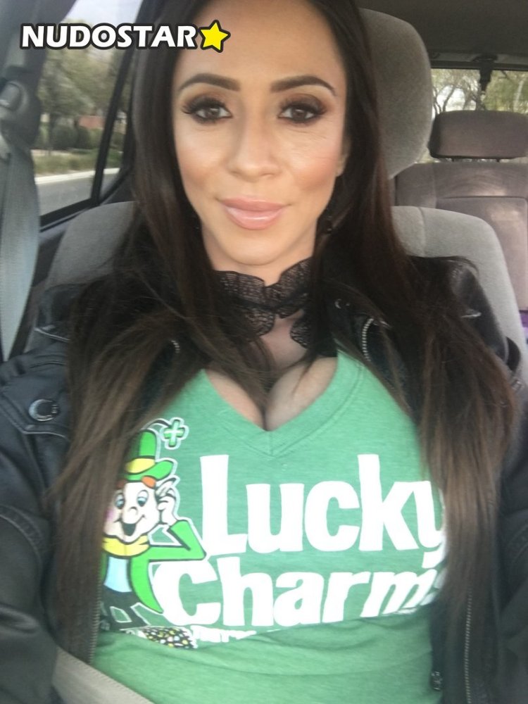 Ariella Ferrer Zuloki