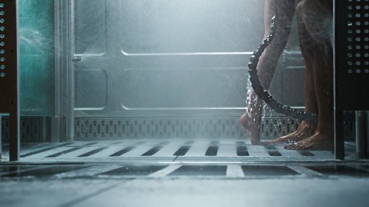 Alien: Testament film 2017 scene in the shower