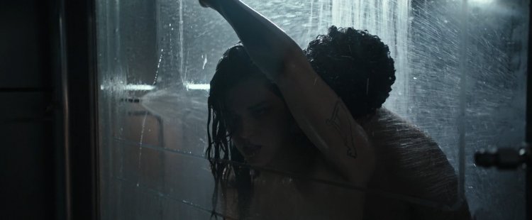 Alien: Testament film 2017 scene in the shower