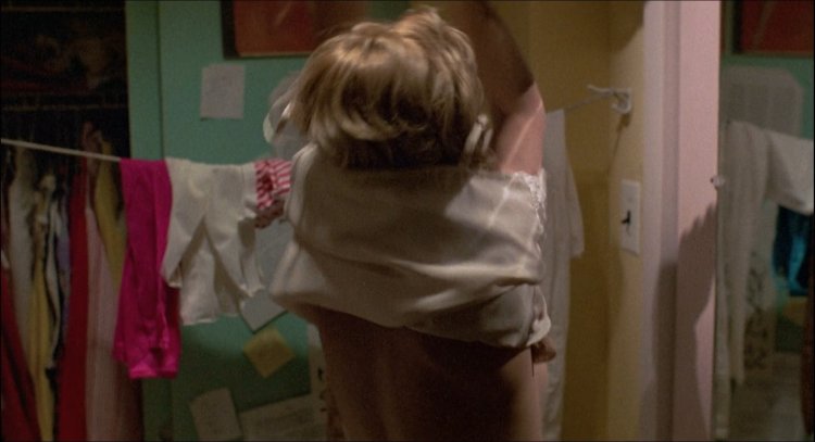 Meg Ryan without a bra