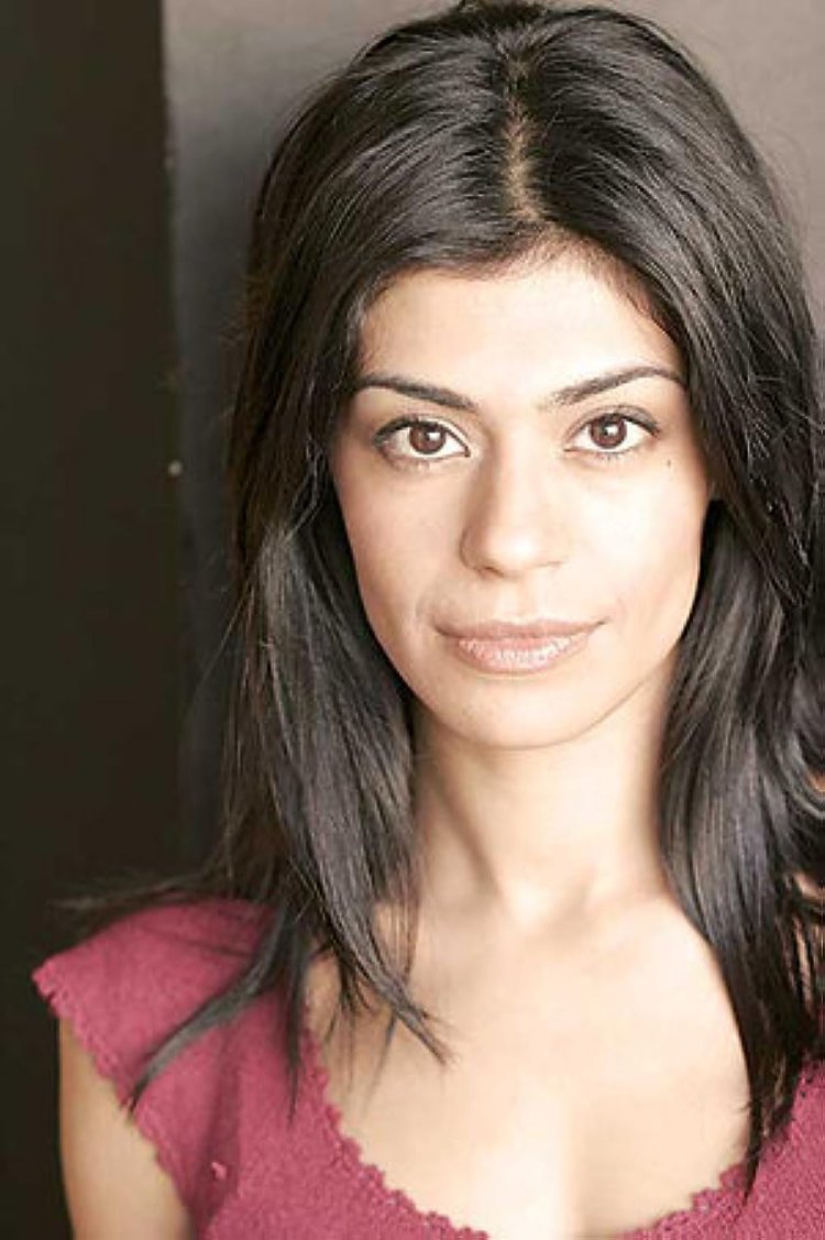 Paris Fakhri actress