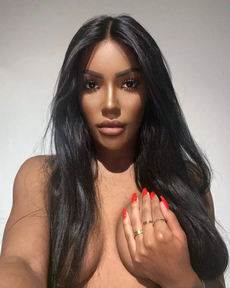 Carolina Lekker play fight