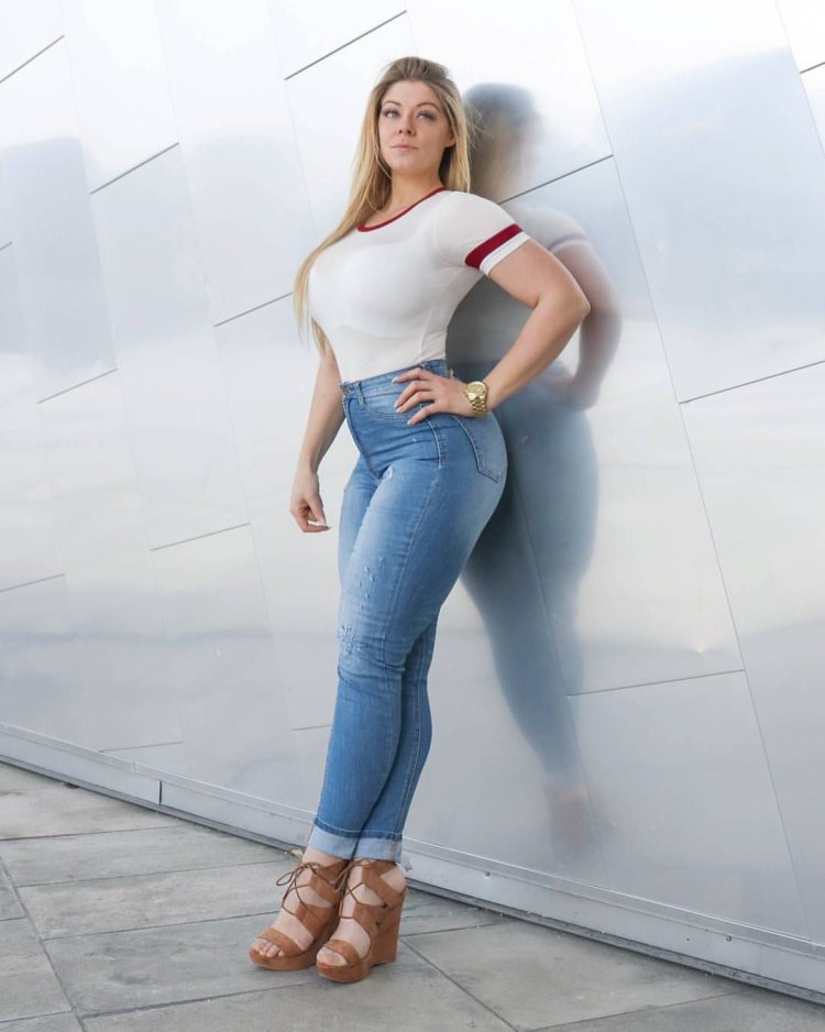 MIA Sand in jeans