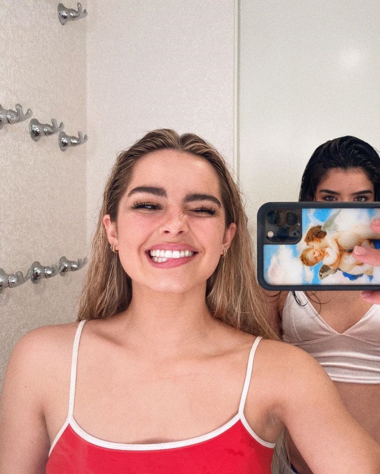 Eddison Paradise in the mirror