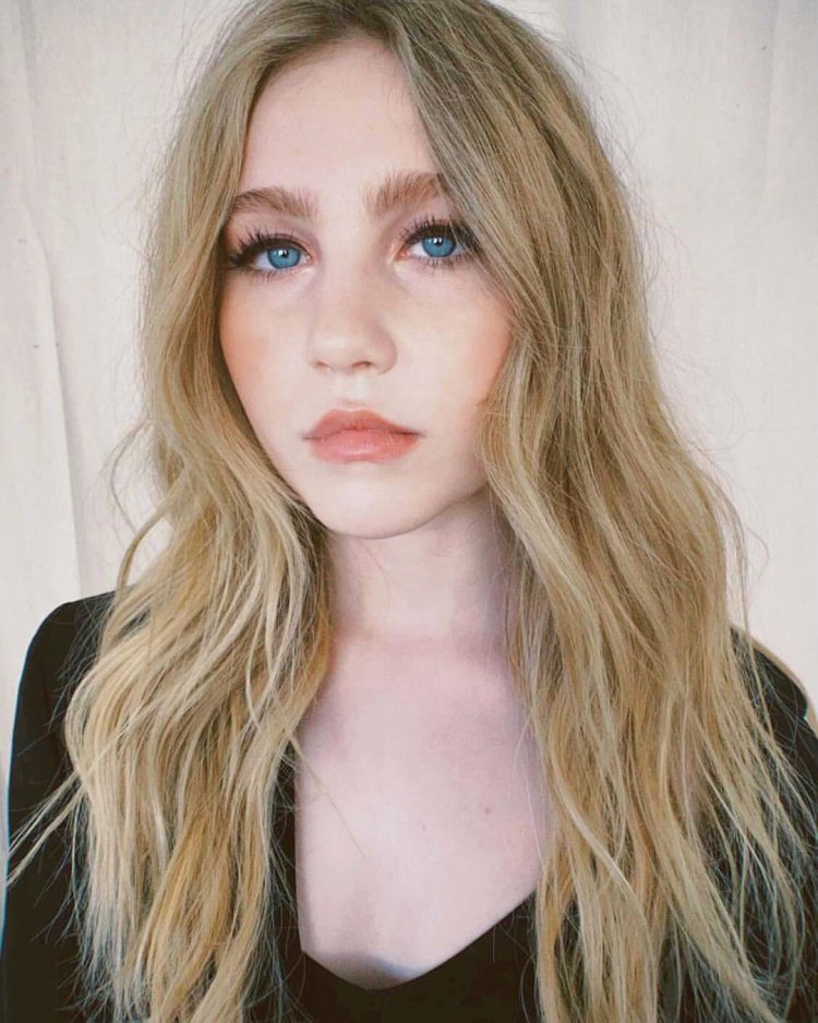 Ella Anderson is small