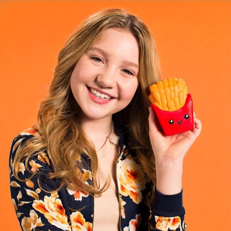 Ella Hollywood Sissy