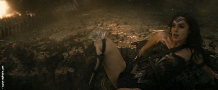 Miracle woman Gal gadot naked