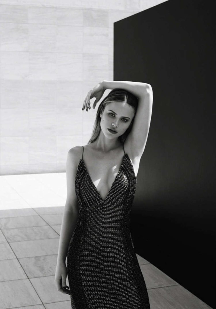 Long haircuts in profile