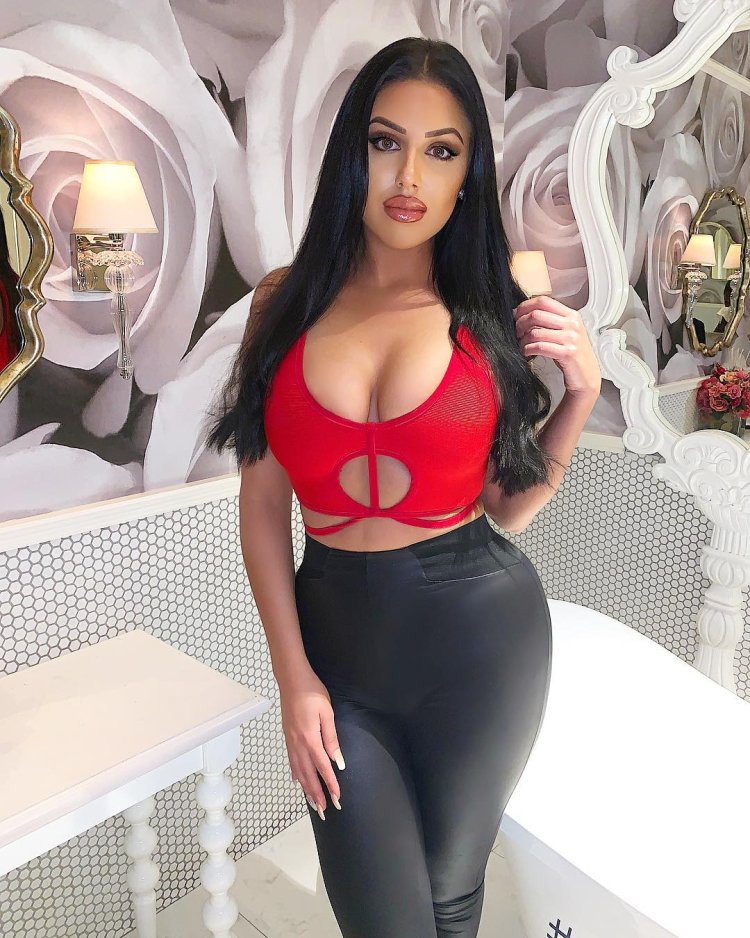 Anna Vakili (Anna Vakili)