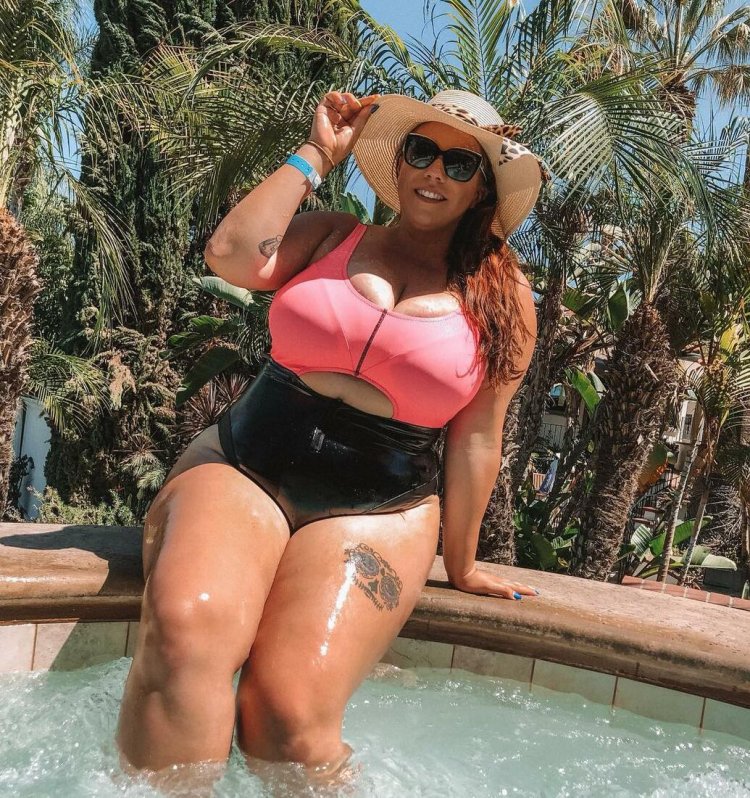 Model Ashleigh Dunn Body