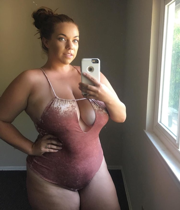 Rosa Rosa Asian BBW Instagram model that eats a lot