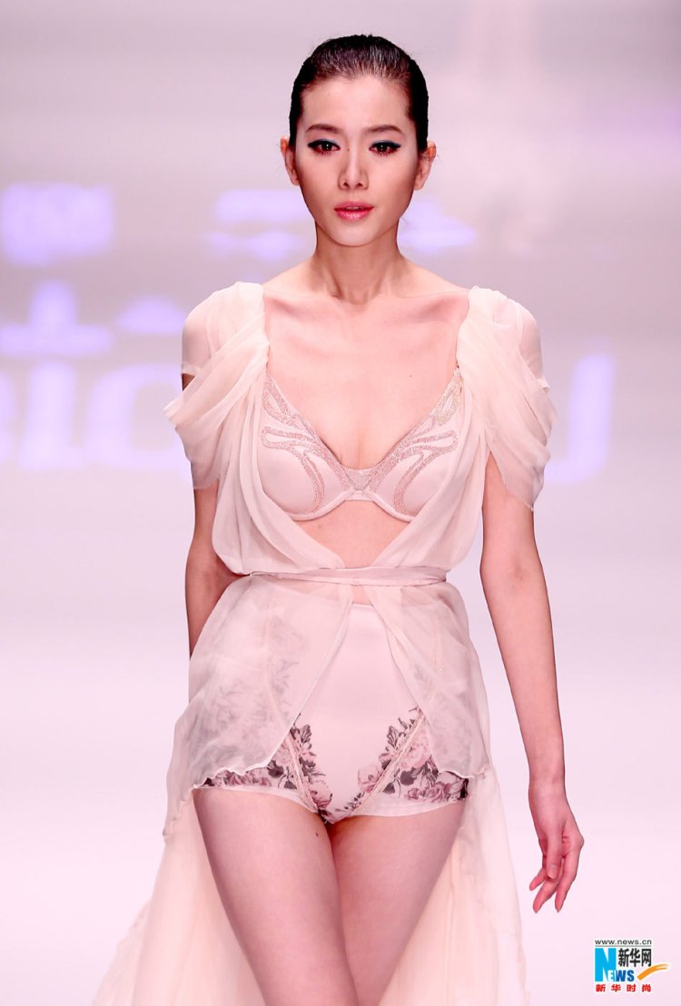 Park Soo Yeon - Black Lingerie