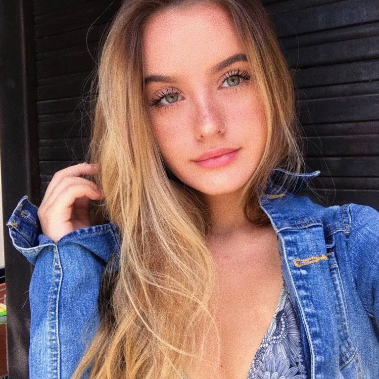 Cute girls 19 years old