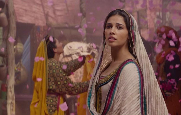 Naomi Scott Jasmine hot