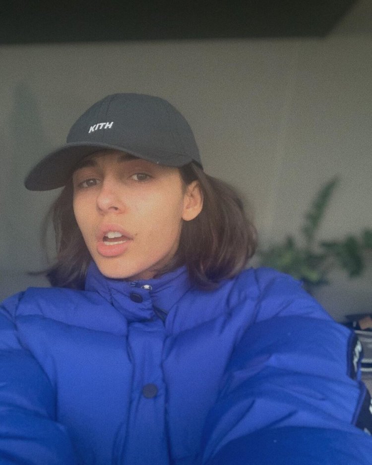 Naomi Scott Selfie