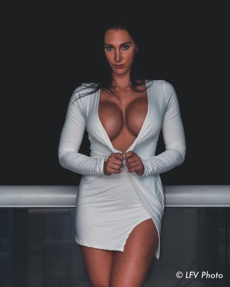 Alessia Fit Model Laura