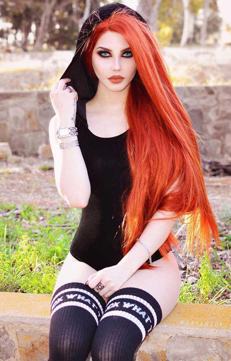 Sophie Turner Red Tits