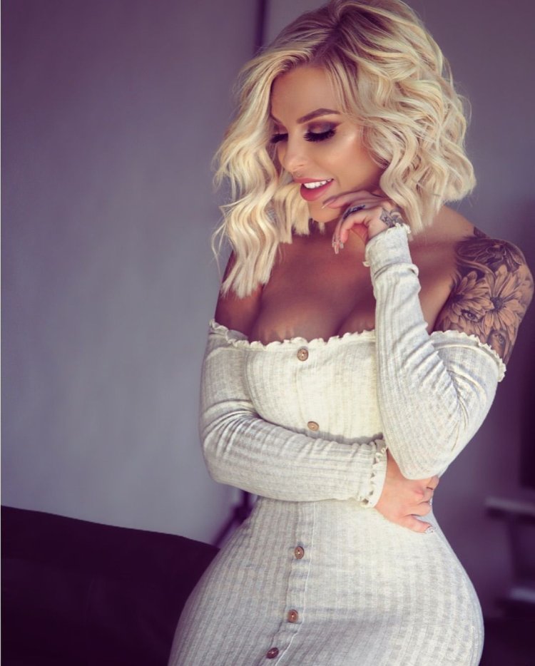 Instagram Ellie Rayne