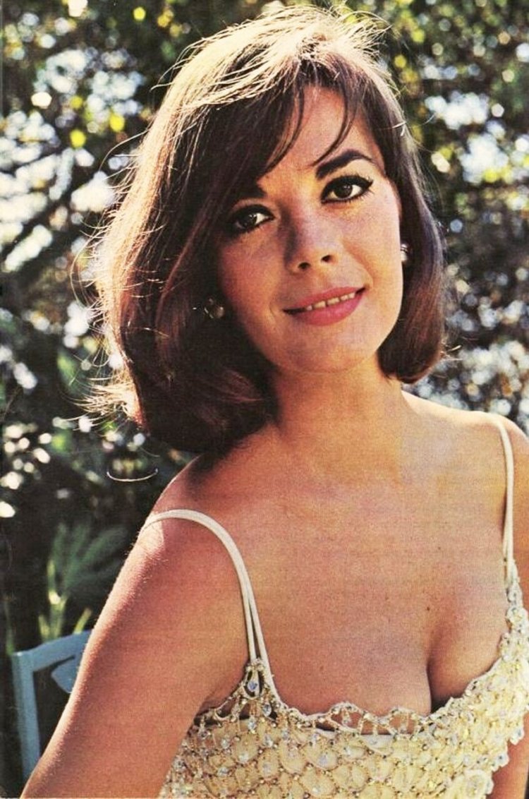 Natalie Wood breasts