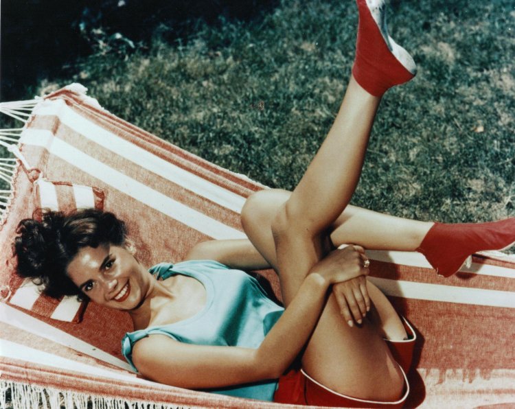 Natalie Wood hot photos