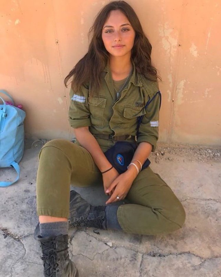 Palestinian military girls