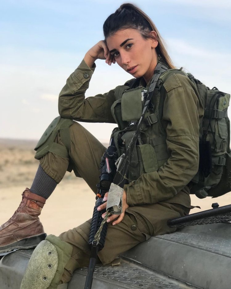 Beautifully dressed Israeli girls