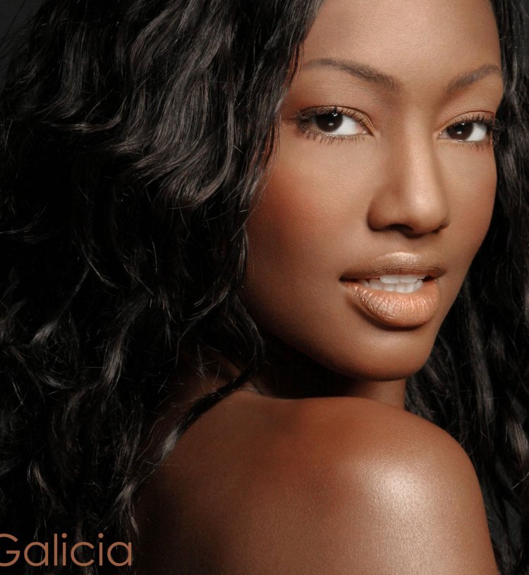 Nicole Eniston in a red swimsuit