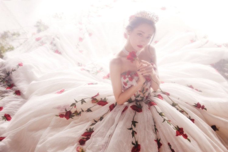 Dill deilmurate in a swimsuit