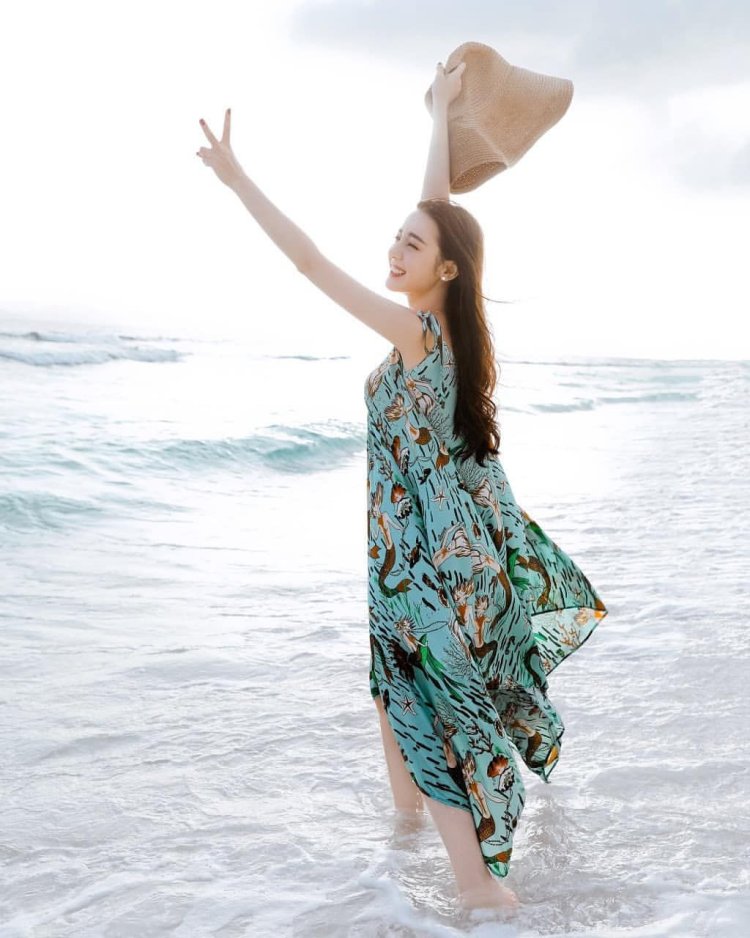 Chinese actress Dilrab