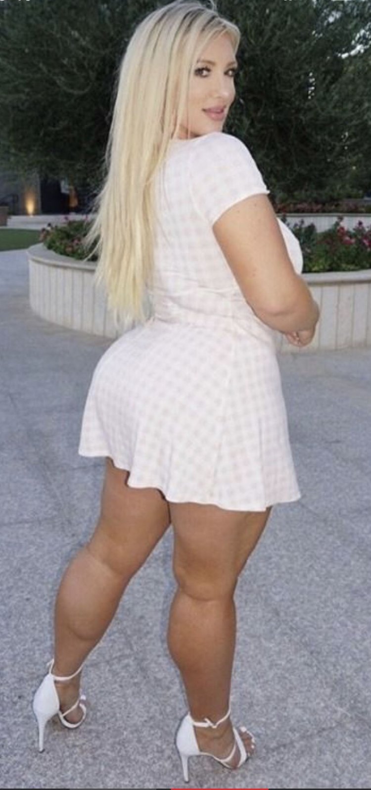 Pamela Medina plus saz